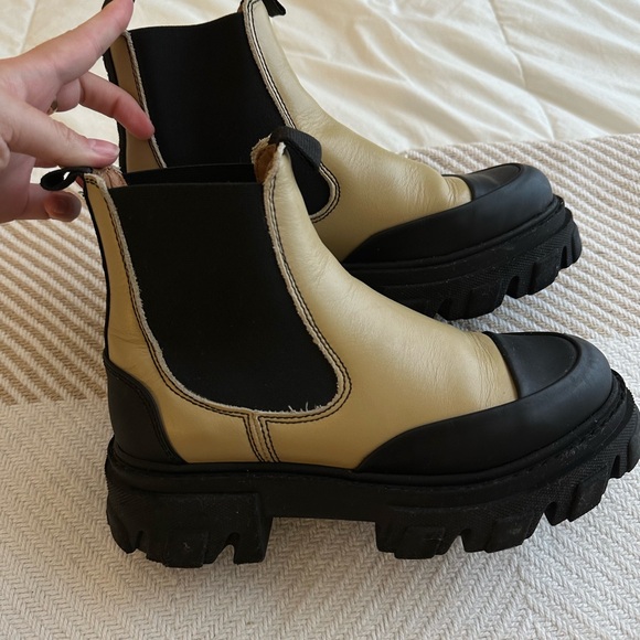 Ganni beige low cleated Chelsea boots EU 36 (us 5.5/6) - Picture 2 of 5